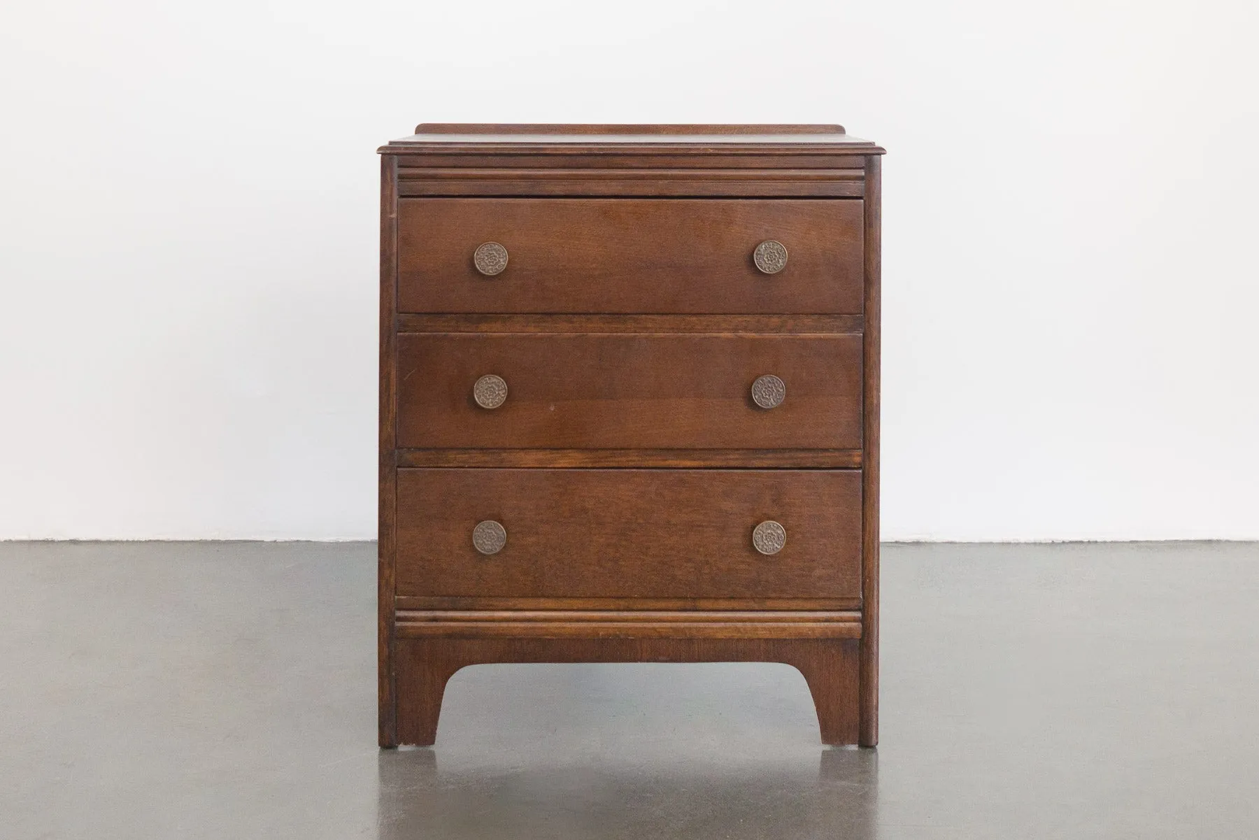 Compact Deco Dresser