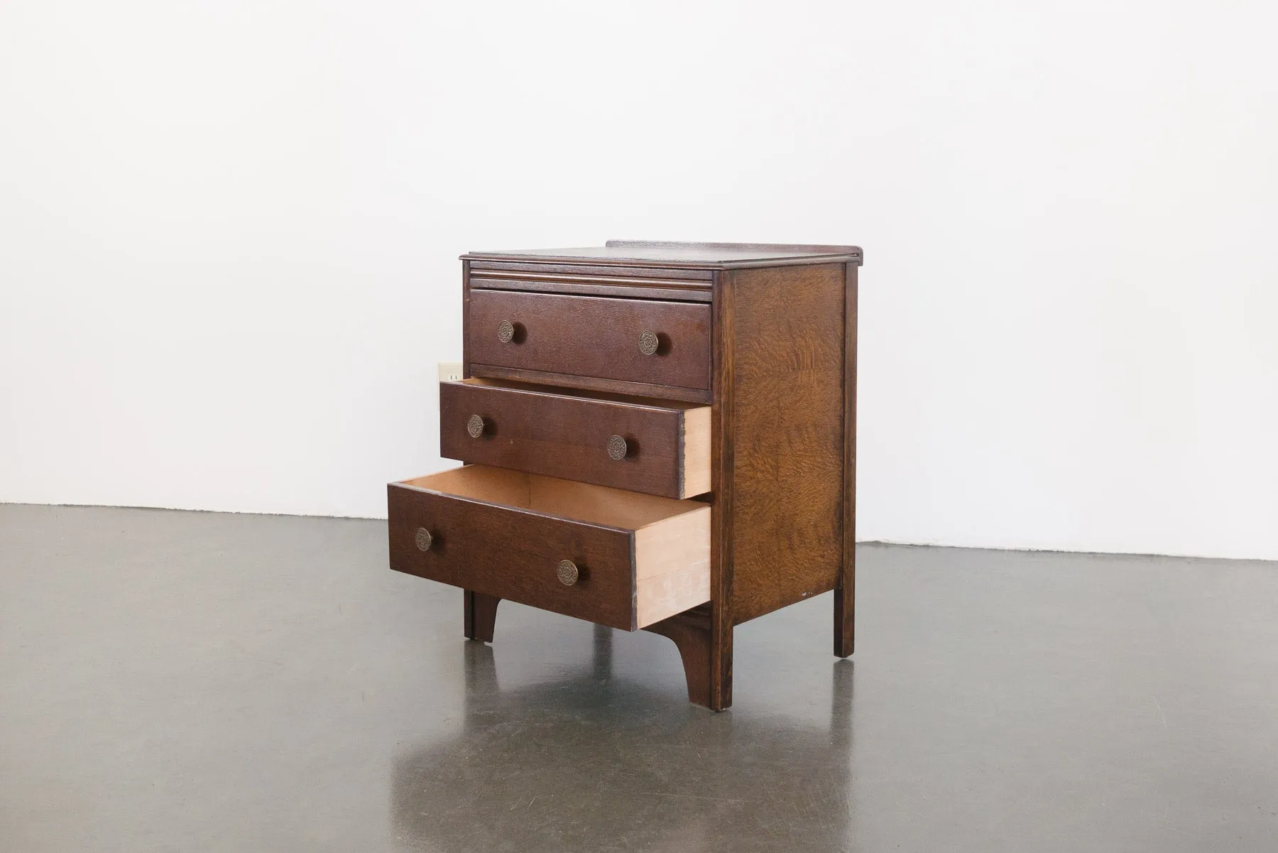 Compact Deco Dresser