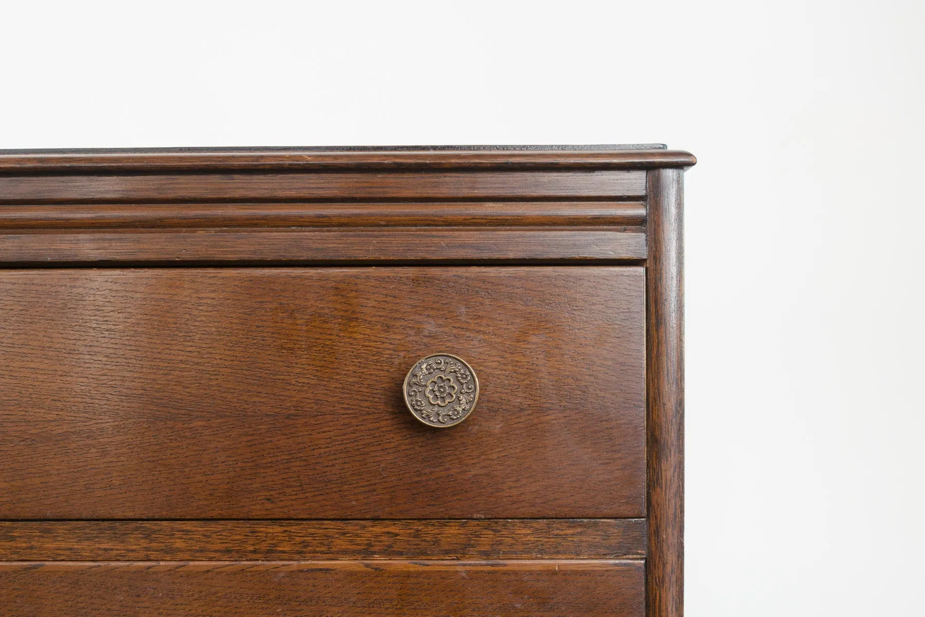 Compact Deco Dresser
