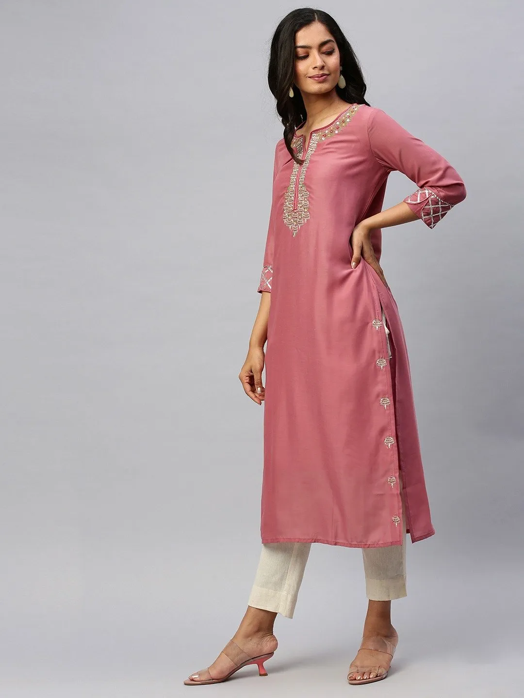 Ishin Women's Rayon Mauve Embellished Straight Kurta