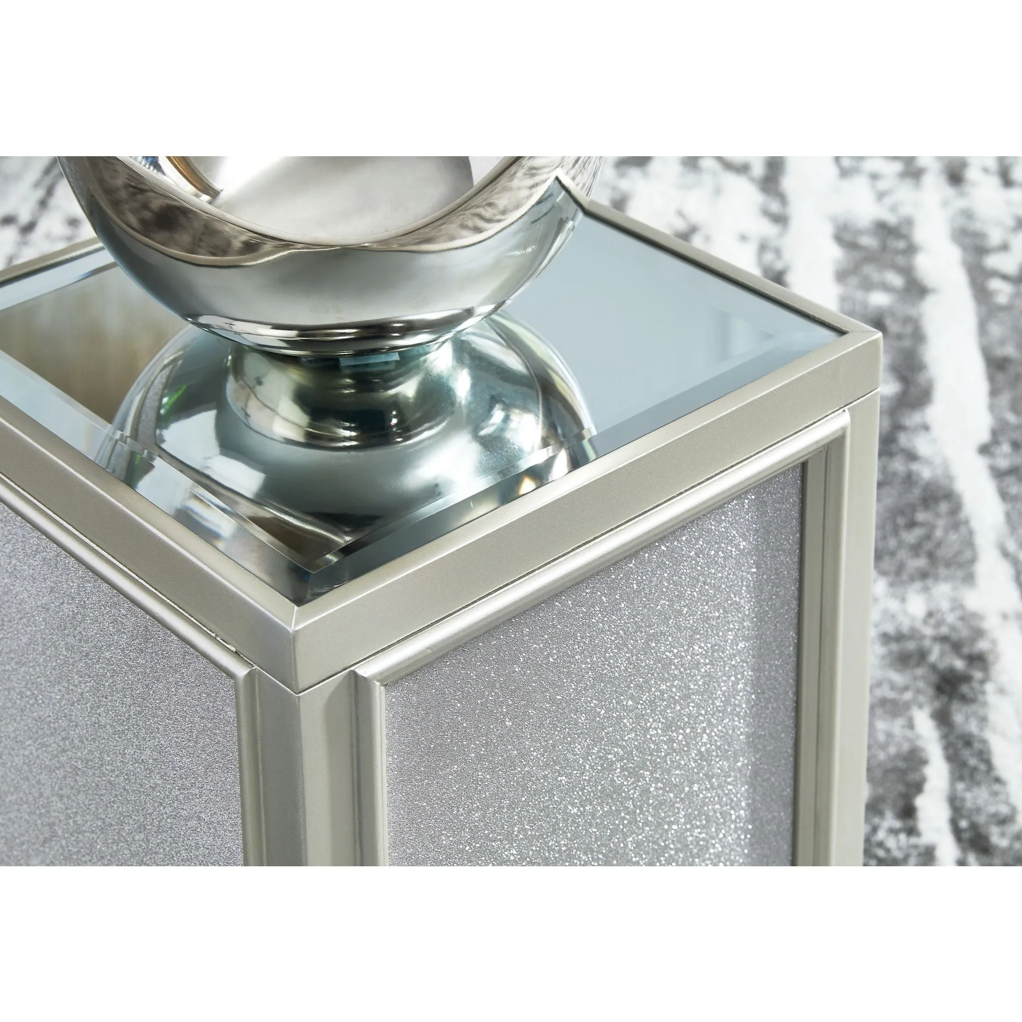 Traleena Nesting End Table (Set of 2) - Silver Finish